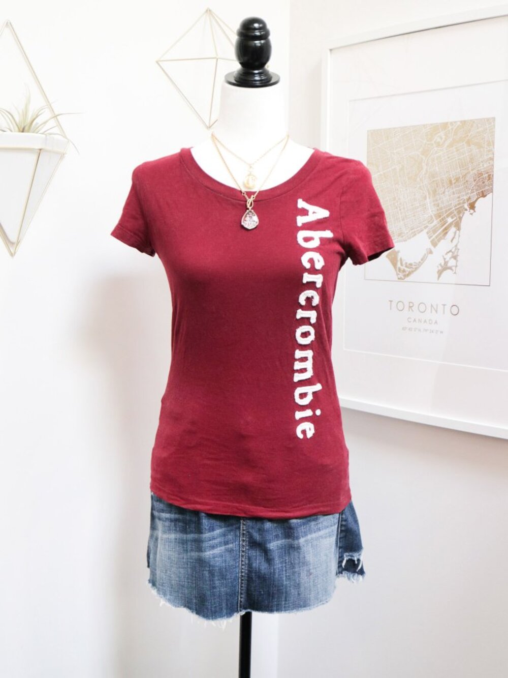 Y2K ABERCROMBIE & FITCH Burgundy Asymmetric Stitched Letter Short Sleeve Tee